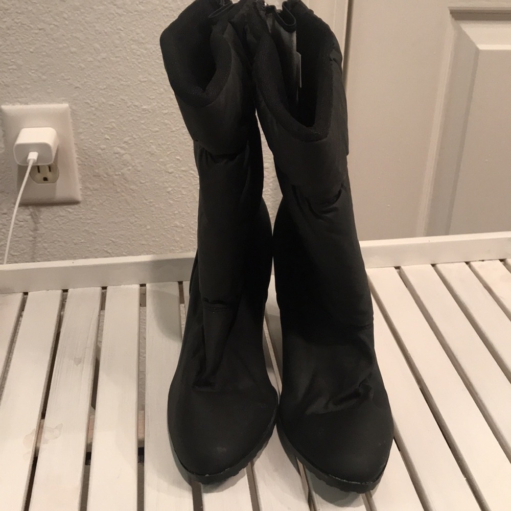 Maria Gabriella brand size 6.5M black boots w/ zipper in back - Picture 2 of 7